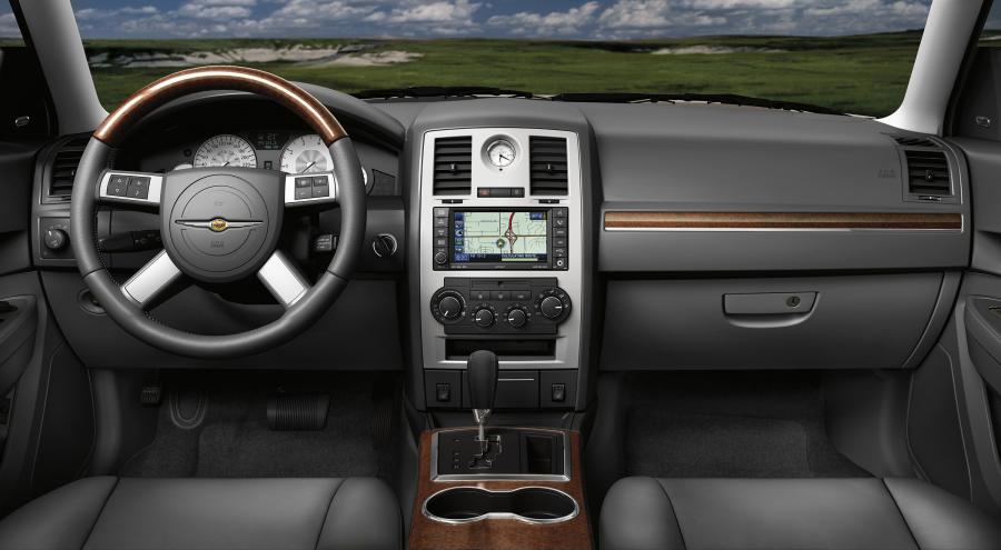 Торпедо Chrysler 300C (LX) 2005 года  (фото 31 из 120)